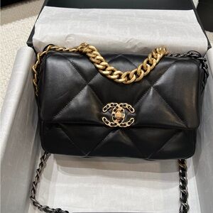 Chanel Black Leather Shoulder Bag with Gold Chain